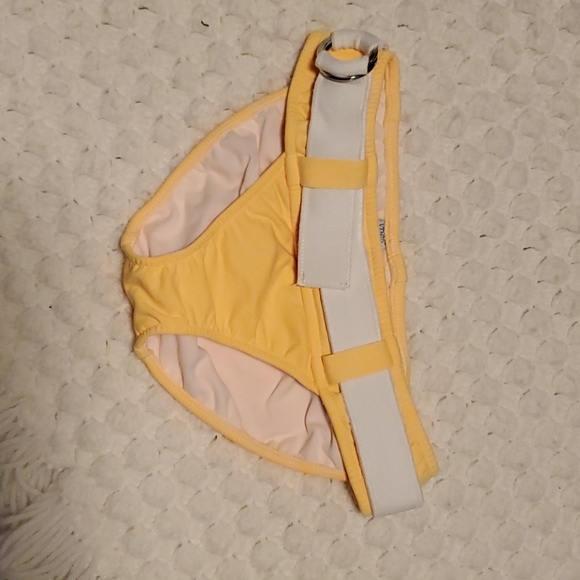 Bikini - Picture 4 of 5